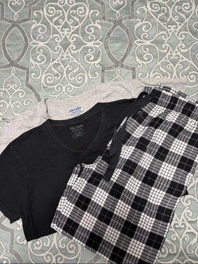 Fruit of the Loom Black & Gray Men's Sleepwear Set